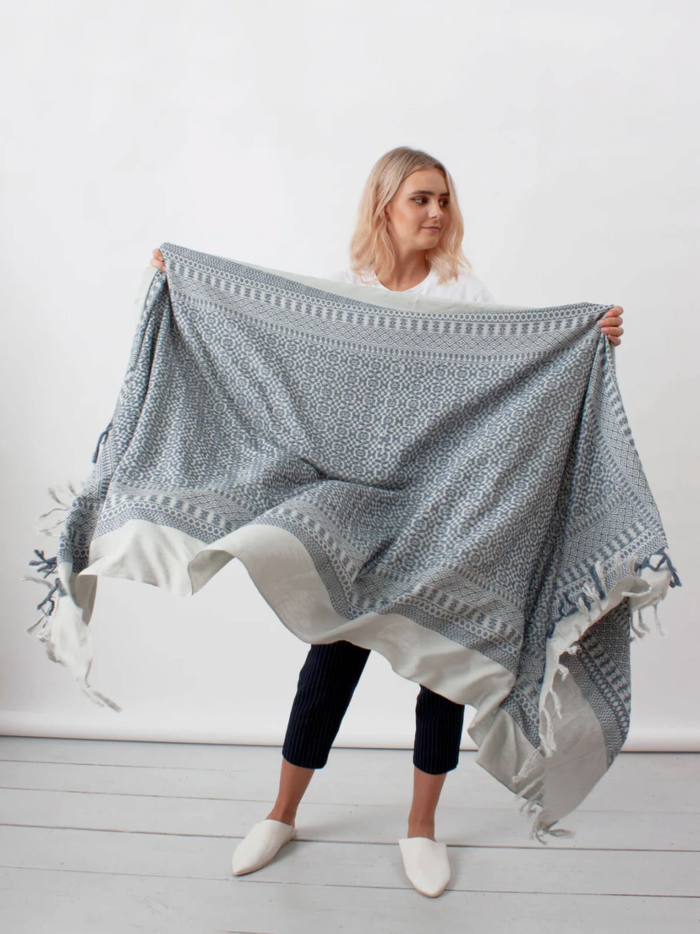 Geborduurde boho sjaal grijs - oversized sjaal