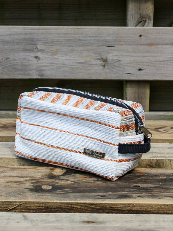 Upcycled plastic waste toilettas wit oranje
